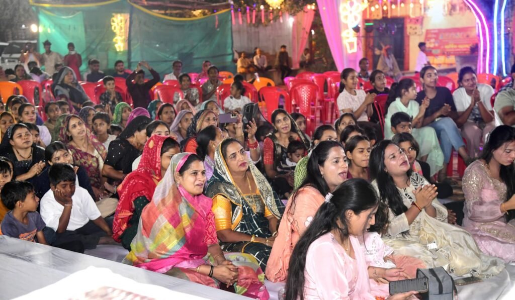 फुट तालाब हनुमान जयंती महोत्सव में गूंजे भक्ति के स्वर, आशा वैष्णव के भजनों पर झूमे श्रद्धालु 4 फुट तालाब हनुमान जयंती महोत्सव में गूंजे भक्ति के स्वर, आशा वैष्णव के भजनों पर झूमे श्रद्धालु | New India Times