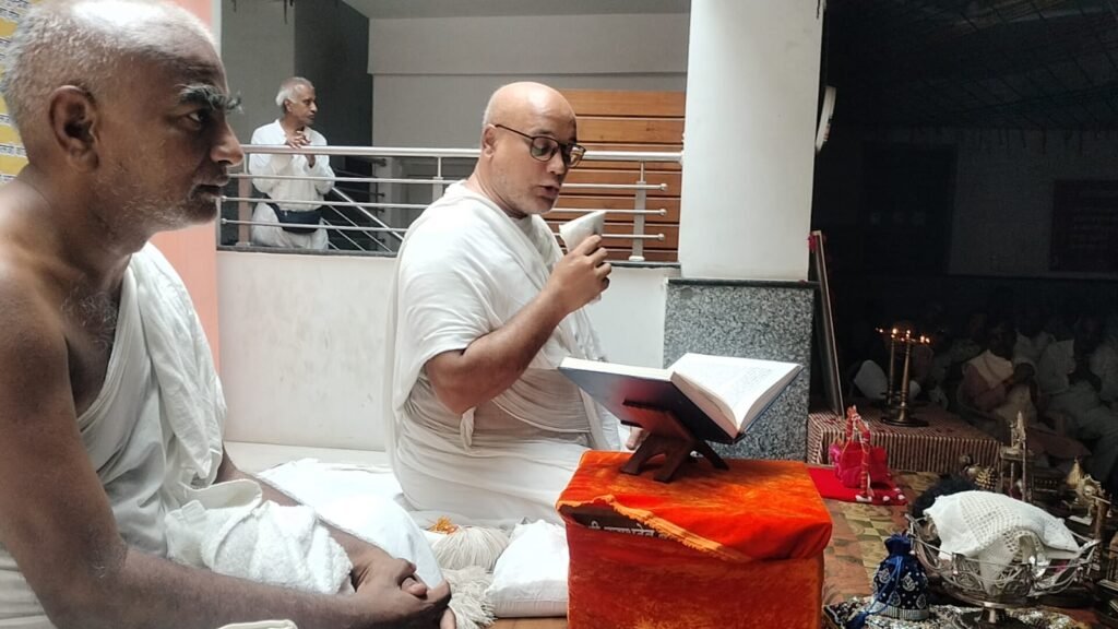 महावीर जन्म कल्याणक पर झाबुआ में भव्य आयोजन: मुनि श्री बोले—अनेकांतवाद और अपरिग्रह से विश्व में संभव है शांति 4 महावीर जन्म कल्याणक पर झाबुआ में भव्य आयोजन: मुनि श्री बोले—अनेकांतवाद और अपरिग्रह से विश्व में संभव है शांति | New India Times