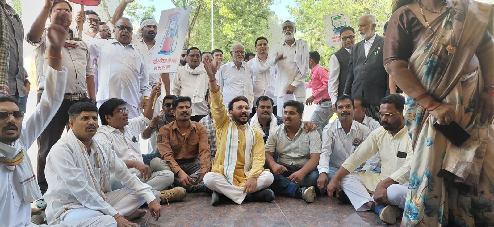 महंगाई और स्मार्ट मीटर के विरोध में कांग्रेस का धरना: पांदुर्णा में कलेक्ट्रेट के बाहर प्रदर्शन | New India Times