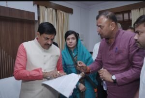 सीधी में सीएम का औचक निरीक्षण, कलेक्टर एवं एसपी पर गिरी गाज, बैंक महाप्रबंधक निलंबित