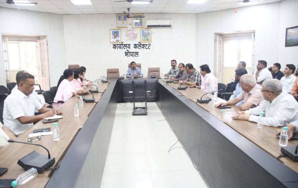 एलपीजी सिलेण्डर वितरण व्यवस्था को लेकर भोपाल कलेक्टर ने की बैठक, जमाखोरी रोकने के लिए दिए सख्त निर्देश | New India Times