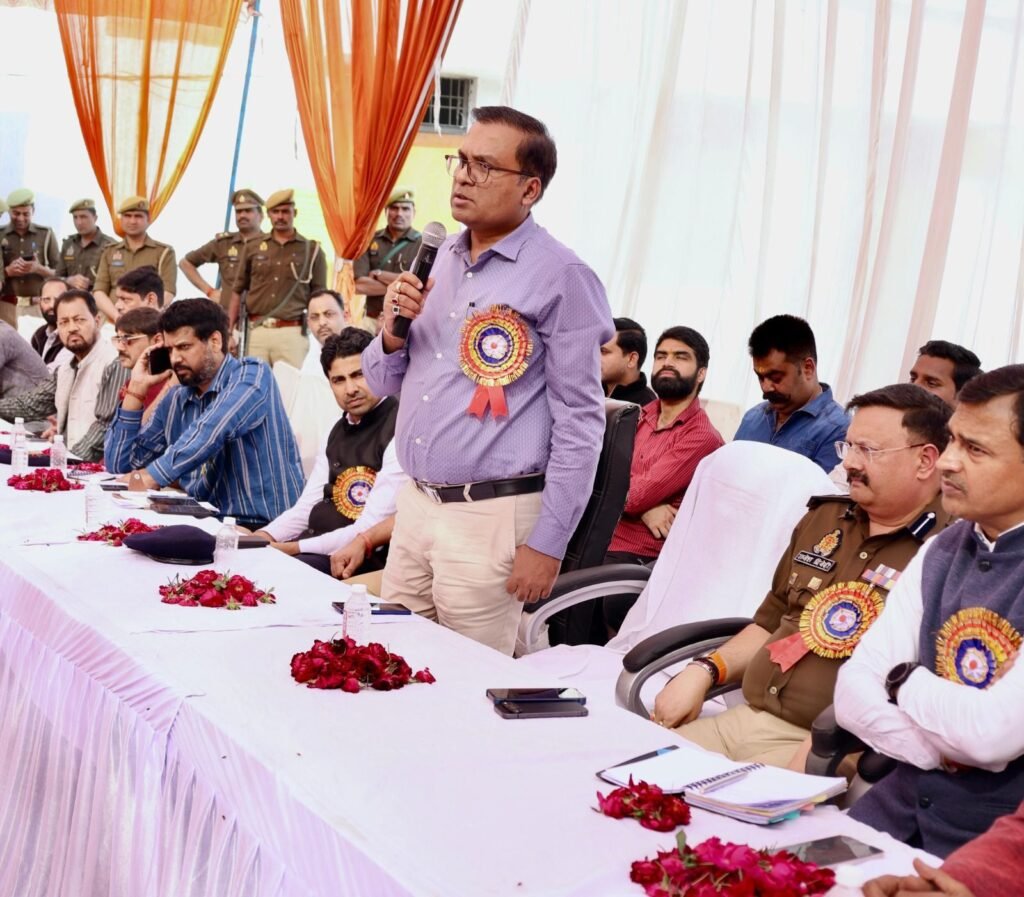 शाहजहाँपुर में त्योहारों को सौहार्द व भाईचारे के साथ मनाने की अपील, डीएम की अध्यक्षता में हुई उच्चस्तरीय बैठक 2 शाहजहाँपुर में त्योहारों को सौहार्द व भाईचारे के साथ मनाने की अपील, डीएम की अध्यक्षता में हुई उच्चस्तरीय बैठक | New India Times