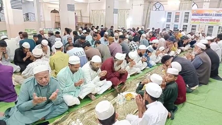 मौलाना बरकतुल्लाह भोपाली एजुकेशन सोसायटी द्वारा भव्य रोज़ा अफ्तार का आयोजन | New India Times