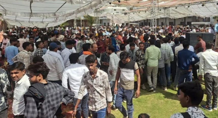 विवाह परिचय सम्मेलन के नाम पर धोखाधड़ी के आरोप, नाराज़ लोगों ने लगाया हाईवे पर जाम 2 विवाह परिचय सम्मेलन के नाम पर धोखाधड़ी के आरोप, नाराज़ लोगों ने लगाया हाईवे पर जाम | New India Times