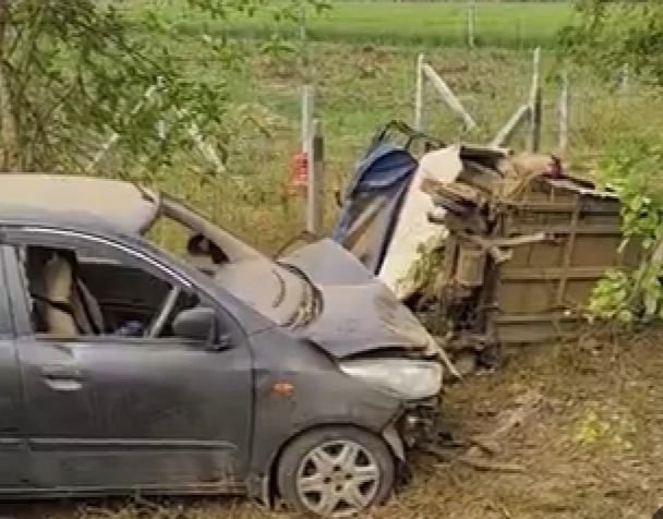 तेज़ रफ्तार कार की टक्कर से ऑटो पलटा, सब्जी विक्रेता की मौत, चालक घायल | New India Times