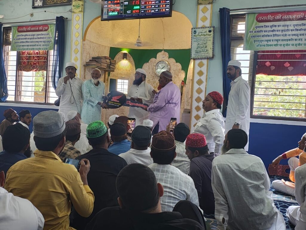 मेघनगर में पेश इमाम हाफिज रिजवान को ईद का तोहफा, समाज ने भेंट की बाइक | New India Times