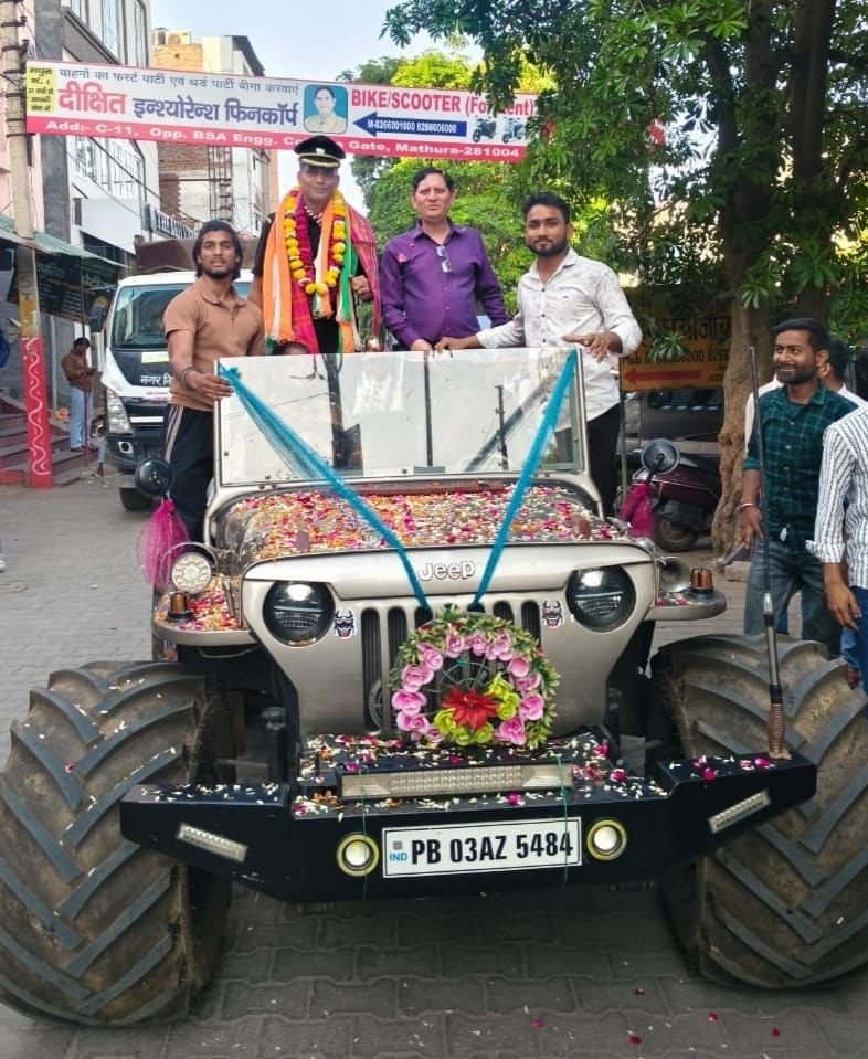 लेफ्टिनेंट कर्नल बने देवेंद्र शर्मा का मथुरा में भव्य रोड शो, युवाओं को दिया अनुशासन और मेहनत का संदेश | New India Times