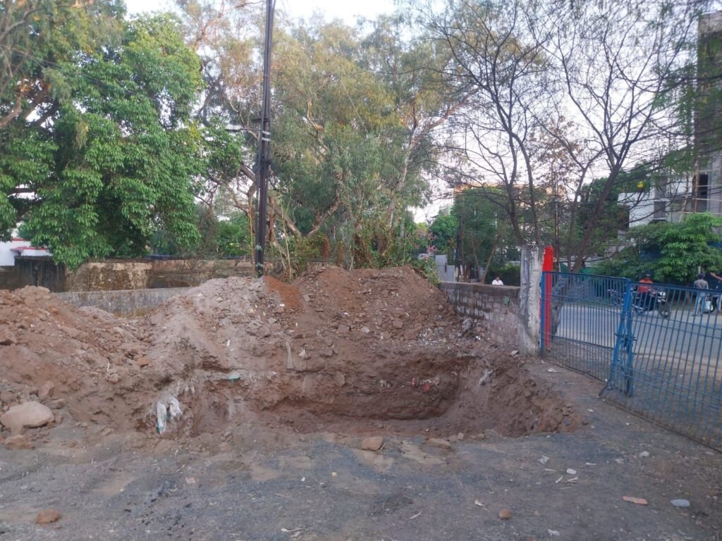 भोपाल में ईदगाह की जमीन पर लग रहे मोबाइल टावर का एआईएमआईएम के प्रदेश अध्यक्ष ने किया विरोध,पुलिस से हुई तीखी नोकझोंक | New India Times