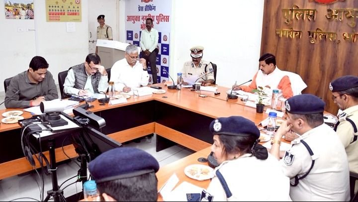 होलिका दहन को लेकर सख्ती, थानों का होगा औचक निरीक्षण, शांति भंग करने वालों पर होगी कड़ी कार्रवाई,<br>मुख्यमंत्री डॉ. मोहन यादव ने दिए निर्देश 2 होलिका दहन को लेकर सख्ती, थानों का होगा औचक निरीक्षण, शांति भंग करने वालों पर होगी कड़ी कार्रवाई,<br>मुख्यमंत्री डॉ. मोहन यादव ने दिए निर्देश | New India Times