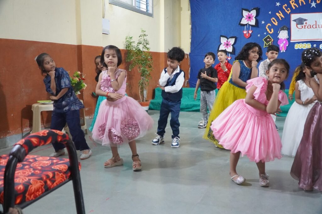 मेघनगर के सेंट अर्नोल्ड स्कूल में यूकेजी बच्चों का भव्य ग्रेजुएशन डे समारोह संपन्न | New India Times