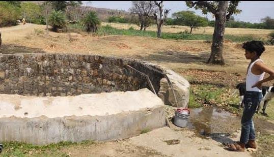 कुएं में कचरा, प्यासे ग्रामीण परेशान: चिकलमऊ में पेयजल संकट पर पंचायत की लापरवाही उजागर | New India Times