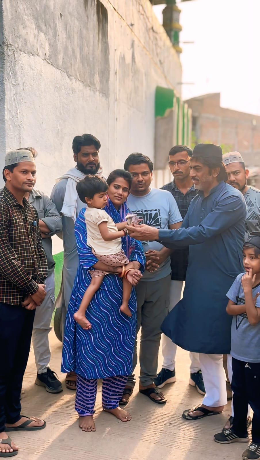 मासूम अनिका के इलाज के लिए मेघनगर में मुस्लिम समाज की मिसाल, जुम्मे की नमाज़ के बाद दुआओं के साथ जुटाए हजारों रुपये 1 मासूम अनिका के इलाज के लिए मेघनगर में मुस्लिम समाज की मिसाल, जुम्मे की नमाज़ के बाद दुआओं के साथ जुटाए हजारों रुपये | New India Times