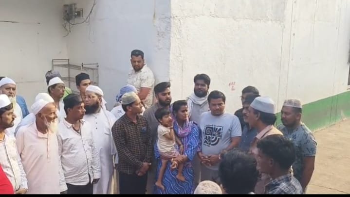 मासूम अनिका के इलाज के लिए मेघनगर में मुस्लिम समाज की मिसाल, जुम्मे की नमाज़ के बाद दुआओं के साथ जुटाए हजारों रुपये 2 मासूम अनिका के इलाज के लिए मेघनगर में मुस्लिम समाज की मिसाल, जुम्मे की नमाज़ के बाद दुआओं के साथ जुटाए हजारों रुपये | New India Times