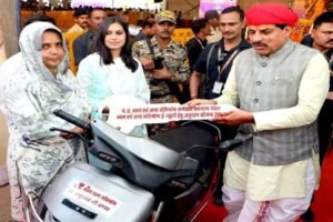 ई-स्कूटर अनुदान योजना से दमोह की सायरा बी बनीं आत्मनिर्भर, 40 हजार की सहायता से आसान हुआ आवागमन