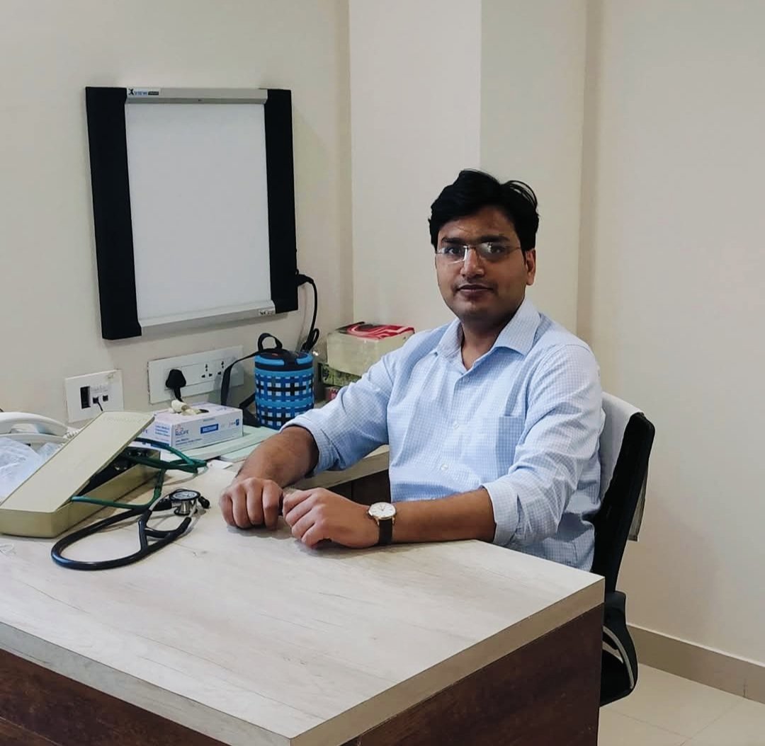 ग्वालियर के कैंसर सर्जन डॉ. अमोल सिंघल बने मरीजों के लिए उम्मीद की किरण | New India Times