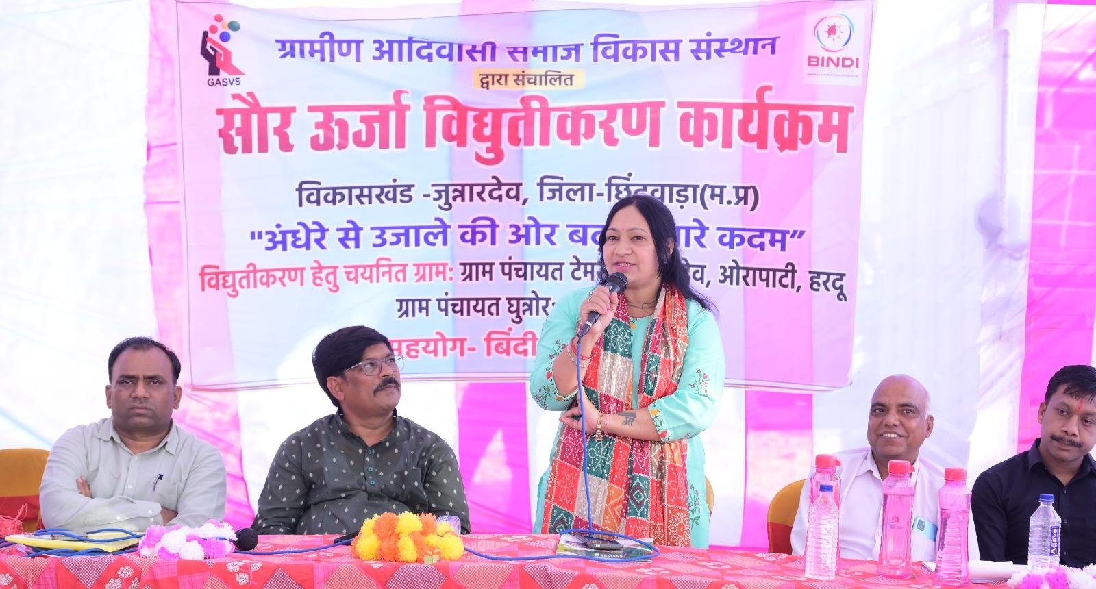 अंतिम छोर टेमरू में 150 परिवारों को निशुल्क सोलर पैनल वितरित, पानी की पाइपलाइन बिछाने के दिए निर्देश 1 अंतिम छोर टेमरू में 150 परिवारों को निशुल्क सोलर पैनल वितरित, पानी की पाइपलाइन बिछाने के दिए निर्देश | New India Times