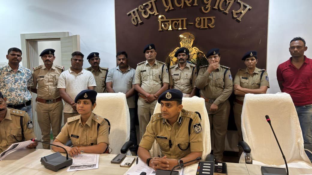 प्रेम प्रसंग में पत्नी ने रची पति की हत्या की साजिश, प्रेमी संग मिलकर लूट का दिया रूप; दो आरोपी गिरफ्तार, एक फरार 1 प्रेम प्रसंग में पत्नी ने रची पति की हत्या की साजिश, प्रेमी संग मिलकर लूट का दिया रूप; दो आरोपी गिरफ्तार, एक फरार | New India Times