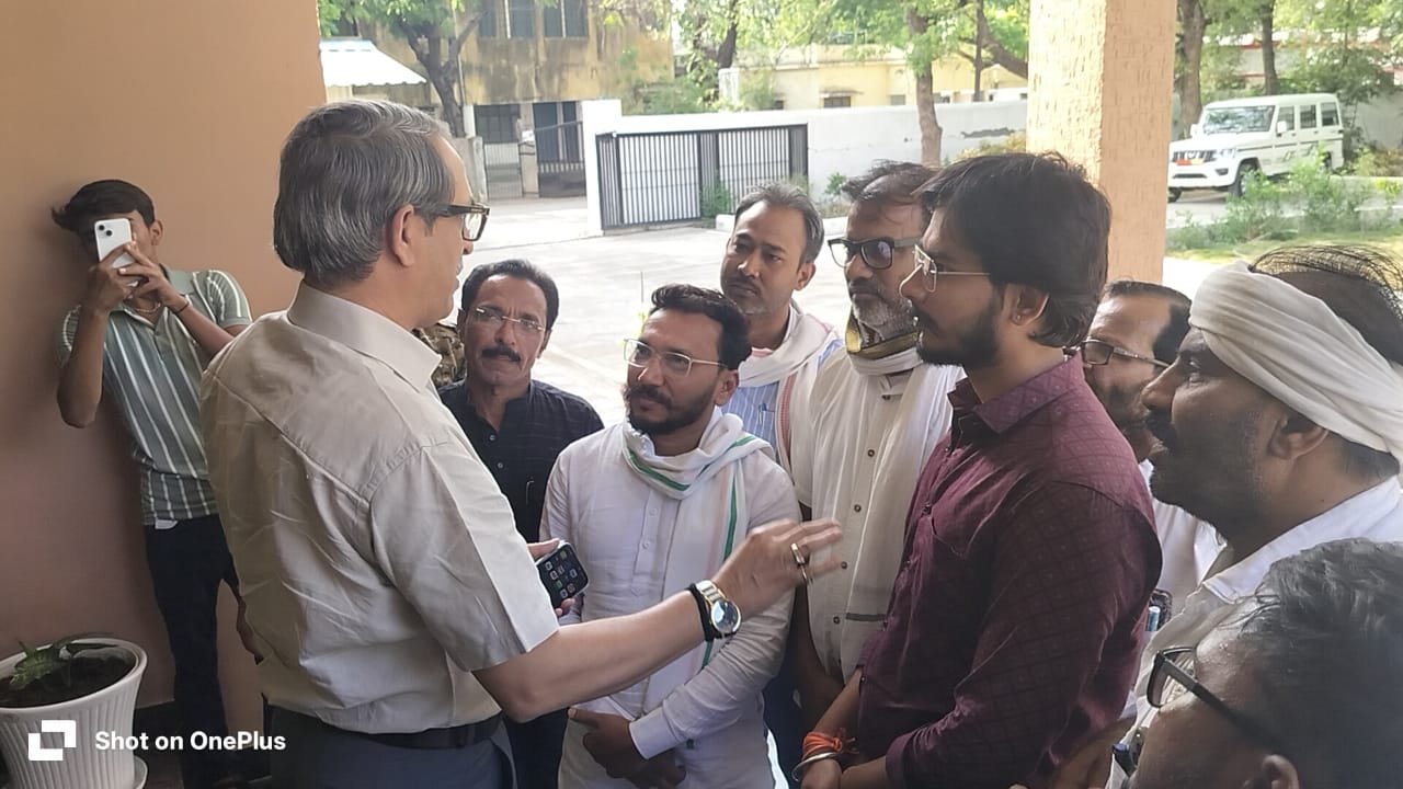 पांढुर्णा में कांग्रेस का धरना, शिक्षा सुविधाओं को लेकर कलेक्टर को सौंपा ज्ञापन 1 पांढुर्णा में कांग्रेस का धरना, शिक्षा सुविधाओं को लेकर कलेक्टर को सौंपा ज्ञापन | New India Times