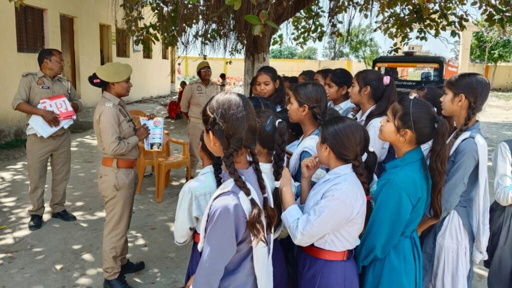 मिशन शक्ति अभियान के तहत इटवा में जागरूकता कार्यक्रम आयोजित, छात्र-छात्राओं को महिला सुरक्षा व साइबर अपराध की दी गई जानकारी | New India Times