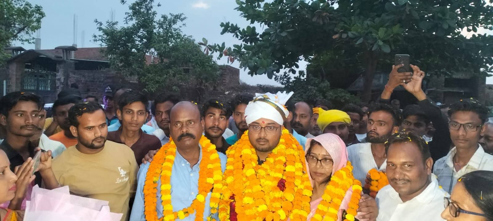 चुनार के लाल अंकित सिंह पटेल ने रचा इतिहास, UPPSC में 61वीं रैंक हासिल कर बढ़ाया क्षेत्र का मान 1 चुनार के लाल अंकित सिंह पटेल ने रचा इतिहास, UPPSC में 61वीं रैंक हासिल कर बढ़ाया क्षेत्र का मान | New India Times