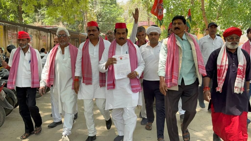 चुनार पोस्टमार्टम हाउस पर वर्षों से लटका ताला, सपा नेताओं के नेतृत्व में जनता का फूटा आक्रोश | New India Times