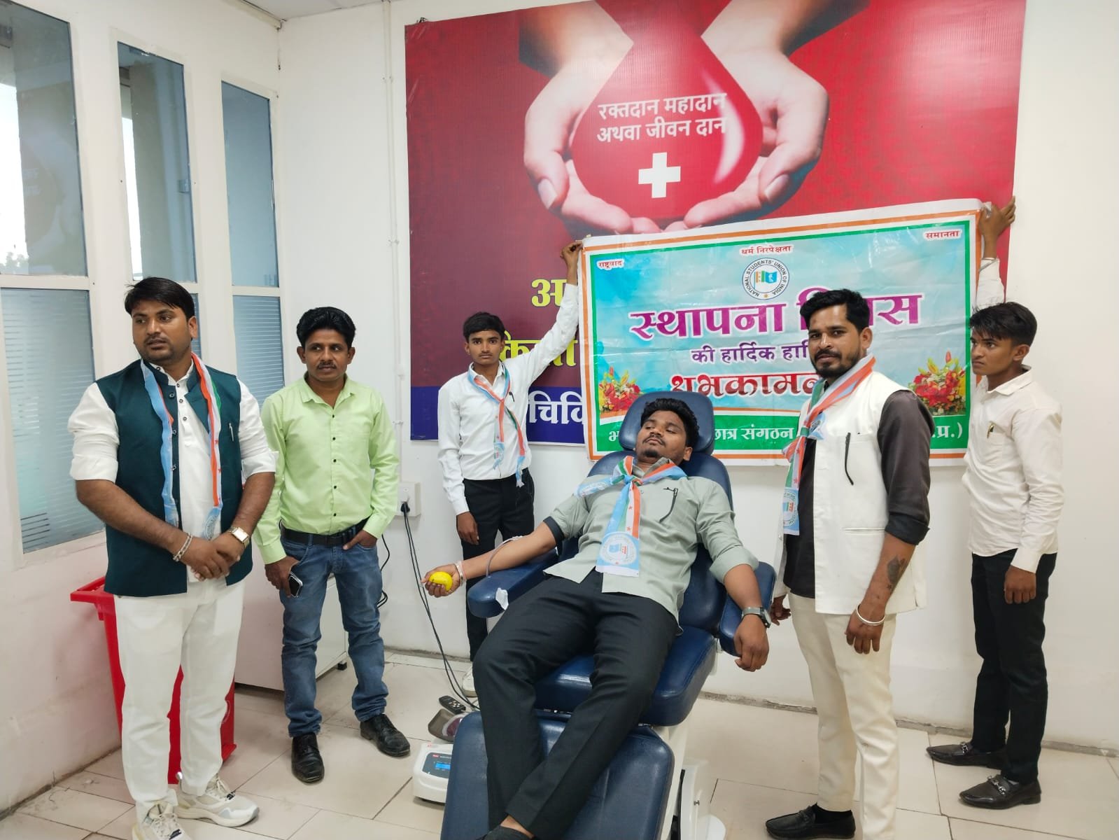 एनएसयूआई ने रक्तदान व फल वितरण कर मनाया 56वां स्थापना दिवस | New India Times