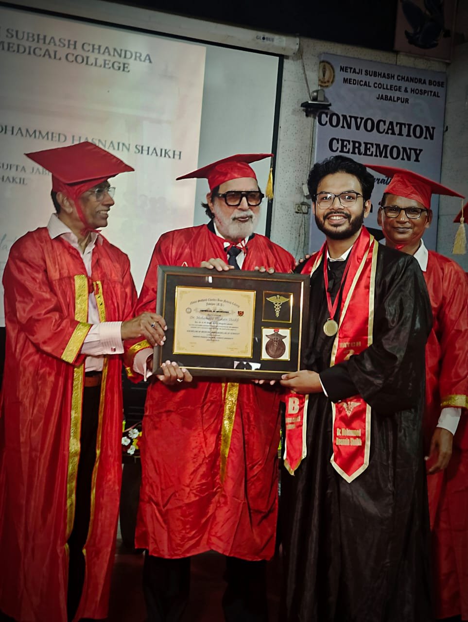 सेवासदन कॉलेज बुरहानपुर के प्रिंसिपल डॉक्टर एस एम शकील के पुत्र डॉक्टर हसनैन को जबलपुर में आयोजित दीक्षांत समारोह में MBBS की मिली डिग्री | New India Times