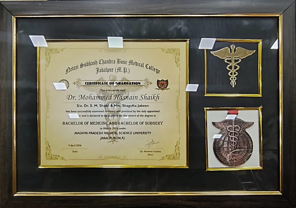 सेवासदन कॉलेज बुरहानपुर के प्रिंसिपल डॉक्टर एस एम शकील के पुत्र डॉक्टर हसनैन को जबलपुर में आयोजित दीक्षांत समारोह में MBBS की मिली डिग्री | New India Times