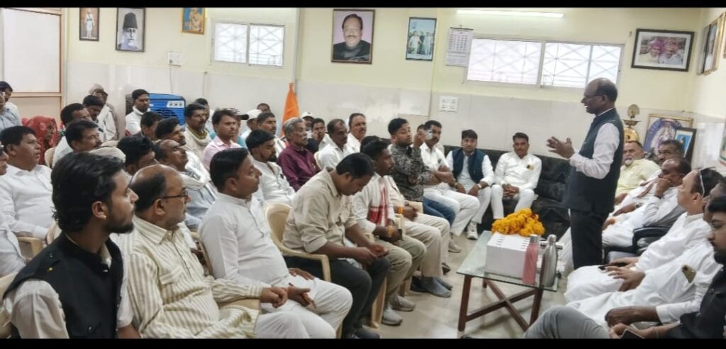 झाबुआ में इंदिरा ज्योति यात्रा का कांग्रेस कार्यकर्ताओं ने किया भव्य स्वागत, गांधी प्रतिमा पर किया माल्यार्पण | New India Times