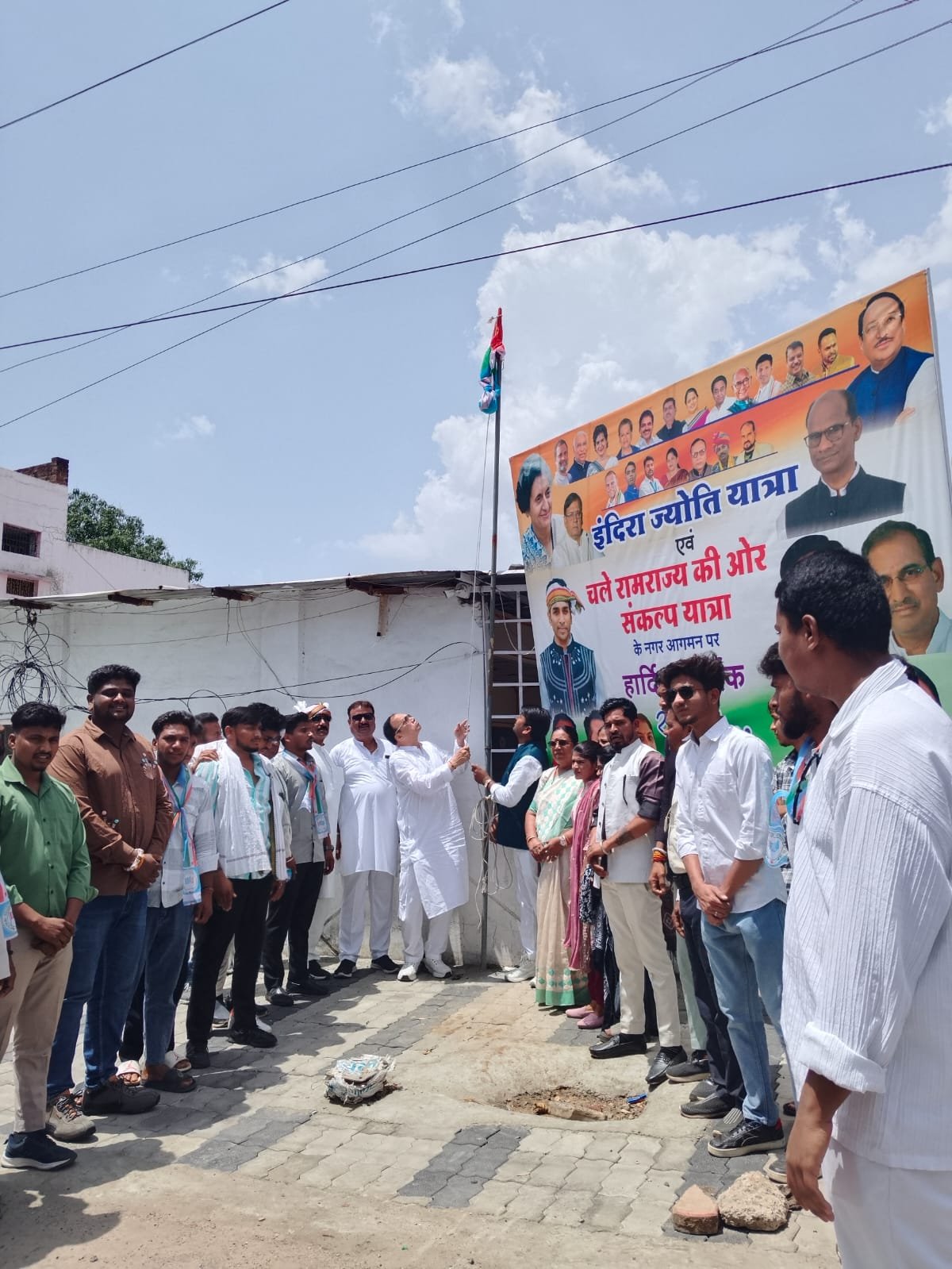 झाबुआ में इंदिरा ज्योति यात्रा का कांग्रेस कार्यकर्ताओं ने किया भव्य स्वागत, गांधी प्रतिमा पर किया माल्यार्पण | New India Times