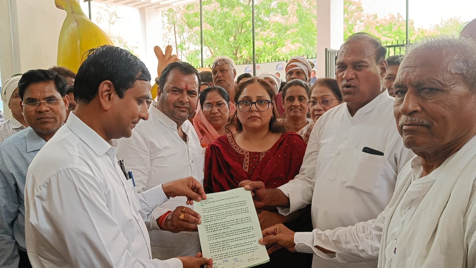 किसानों की समस्याओं को लेकर कांग्रेस का जिला मुख्यालय पर धरना प्रदर्शन, समर्थन मूल्य पर खरीदी जल्द शुरू करने की मांग | New India Times