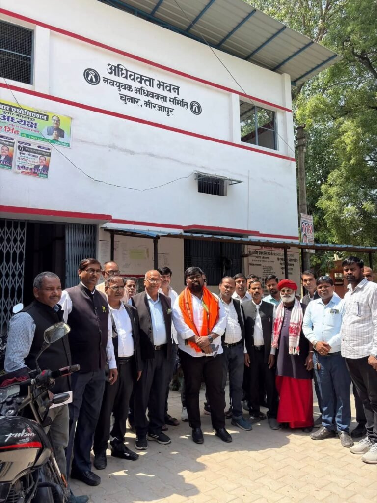 समाजसेवा की मिसाल: अंकित सिंह पटेल ने चुनार तहसील के नए सभागार हेतु 10 सीलिंग फैन किए भेंट | New India Times