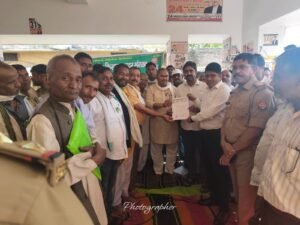 मोहनलालगंज में किसानों का धरना समाप्त, एसडीएम के आश्वासन के बाद माने किसान