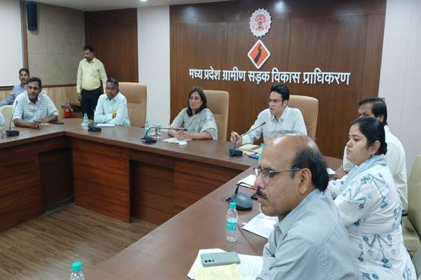 जल गंगा संवर्धन अभियान की समीक्षा बैठक, सभी विभागों को डैशबोर्ड में समय पर जानकारी दर्ज करने के निर्देश | New India Times