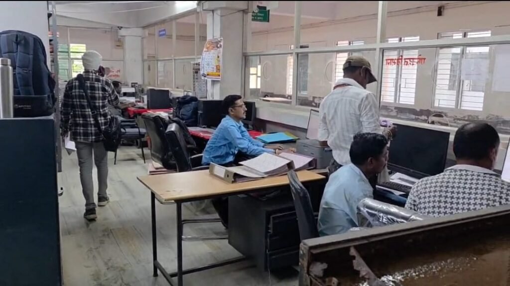 यवतमाळ आरटीओ कार्यालय में दलालों का बोलबाला, काम के लिए भटक रही आम जनता | New India Times