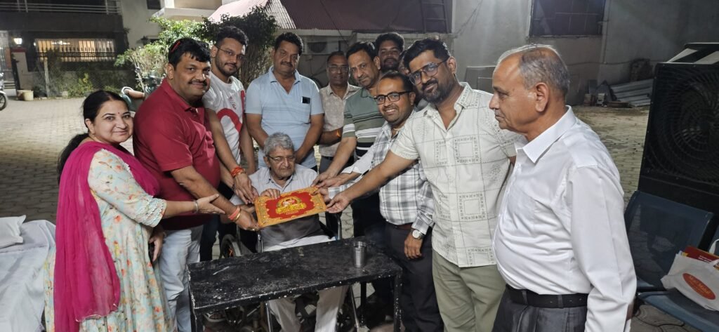 वर्षीतप पूर्णाहुति महोत्सव हेतु श्रीसंघ व नगर के विशिष्टजनों को दिए गए आमंत्रण | New India Times