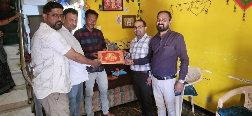 वर्षीतप पूर्णाहुति महोत्सव हेतु श्रीसंघ व नगर के विशिष्टजनों को दिए गए आमंत्रण | New India Times