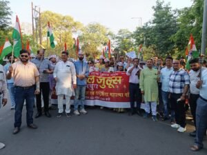 मथुरा में टेट लागू करने के विरोध में शिक्षकों का मशाल जुलूस, निर्णय वापस लेने की मांग तेज़