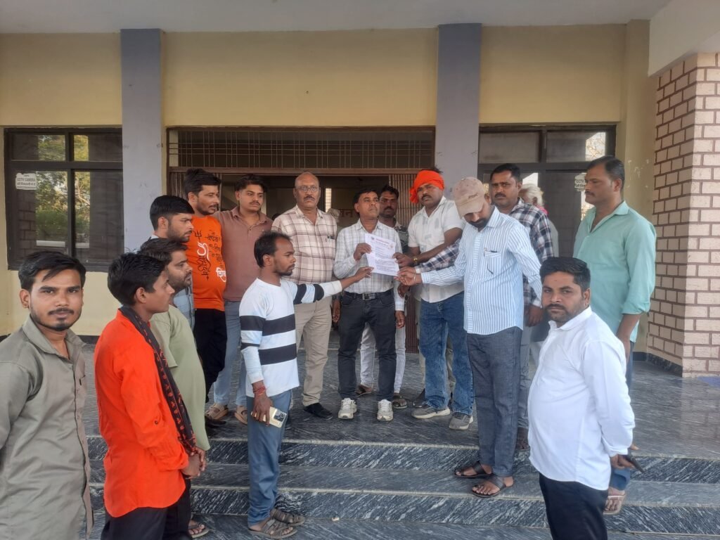 मुक्तिधाम निर्माण पर बुलडोजर कार्रवाई के विरोध में विश्व हिंदू परिषद व बजरंग दल ने सौंपा ज्ञापन | New India Times