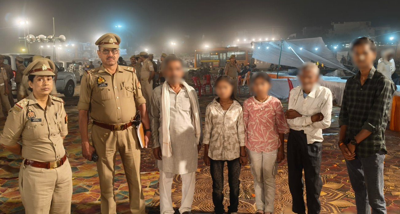शाहजहाँपुर में पुलिस की तत्परता: भीड़ में बिछुड़ी दो बहनें सकुशल मिलीं, परिवार को सौंपा | New India Times