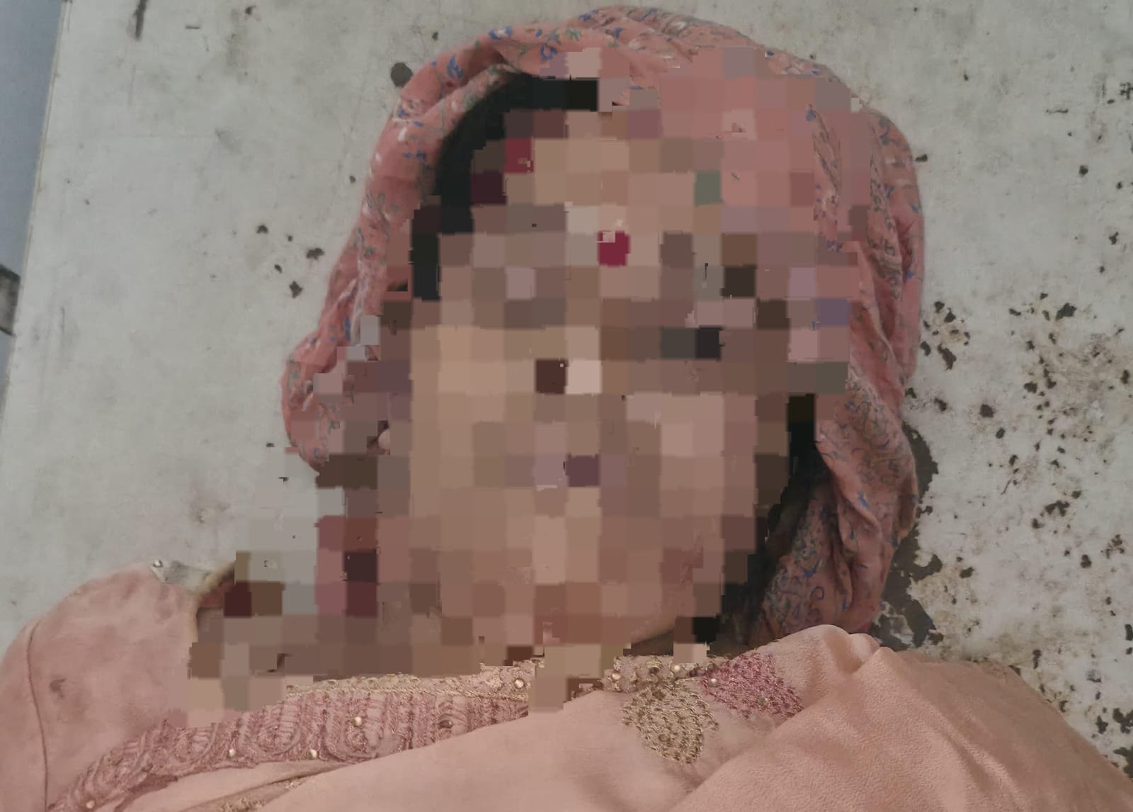 टू व्हीलर से जा रहे मां बेटे को छोटा हाथी ने मारी टक्कर, मां की दर्दनाक मौत, बेटे ने भी तोड़ा दम, हादसे में उजड़ा परिवार | New India Times