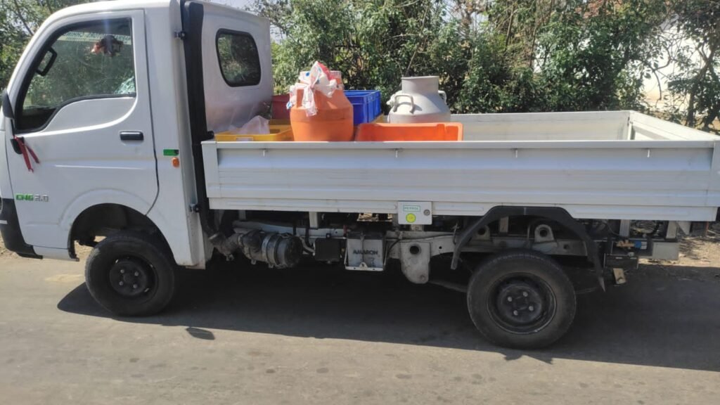 टू व्हीलर से जा रहे मां बेटे को छोटा हाथी ने मारी टक्कर, मां की दर्दनाक मौत, बेटे ने भी तोड़ा दम, हादसे में उजड़ा परिवार | New India Times