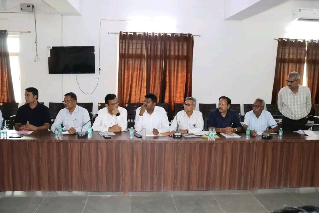 मैहर कलेक्टर ने की राजस्व कार्यों की समीक्षा, 15 जून तक लंबित प्रकरण निपटाने के निर्देश | New India Times