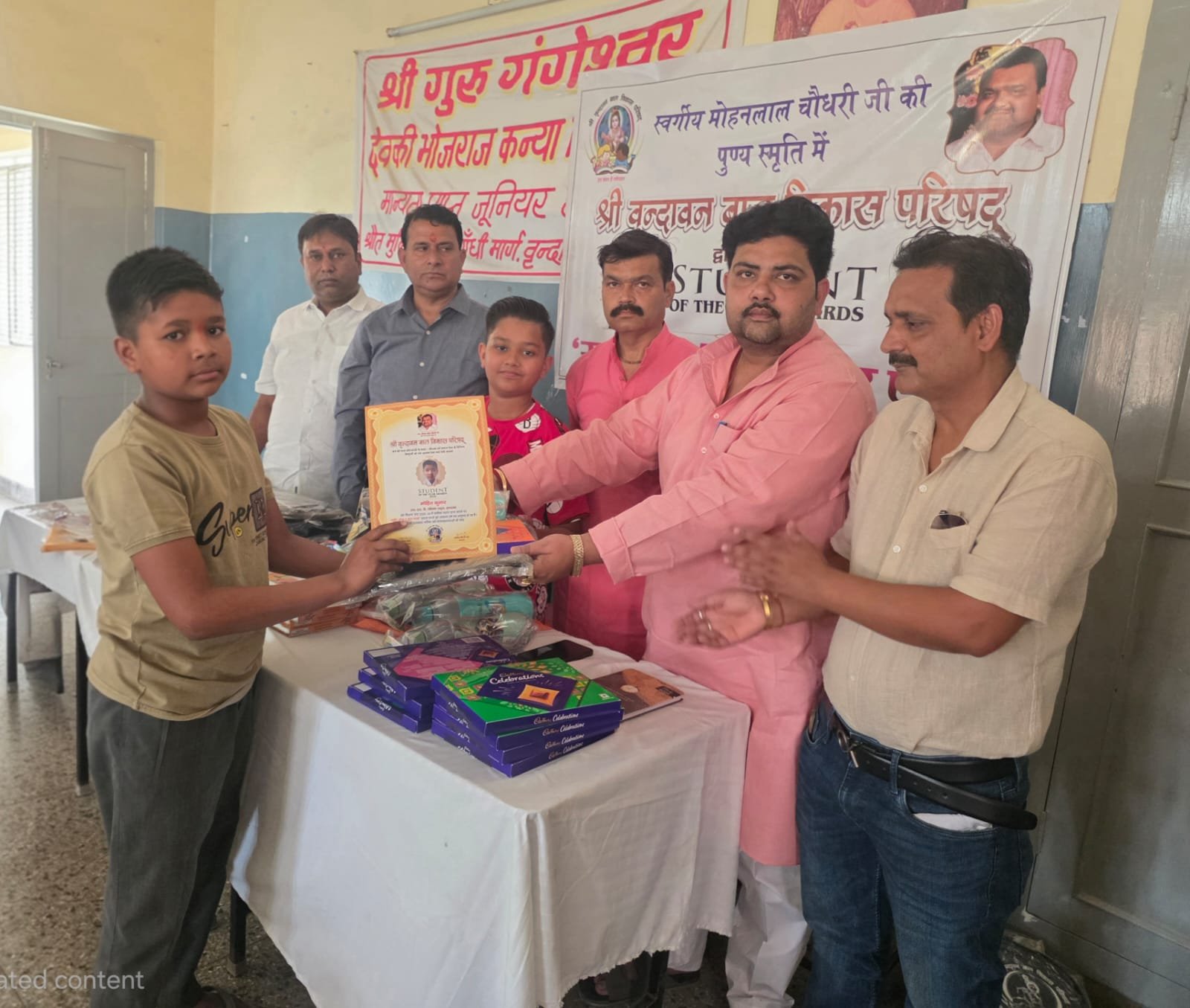 स्व. मोहनलाल चौधरी की स्मृति में निखरीं प्रतिभाएं, पार्षद घनश्याम चौधरी ने बढ़ाया छात्रों का उत्साह | New India Times