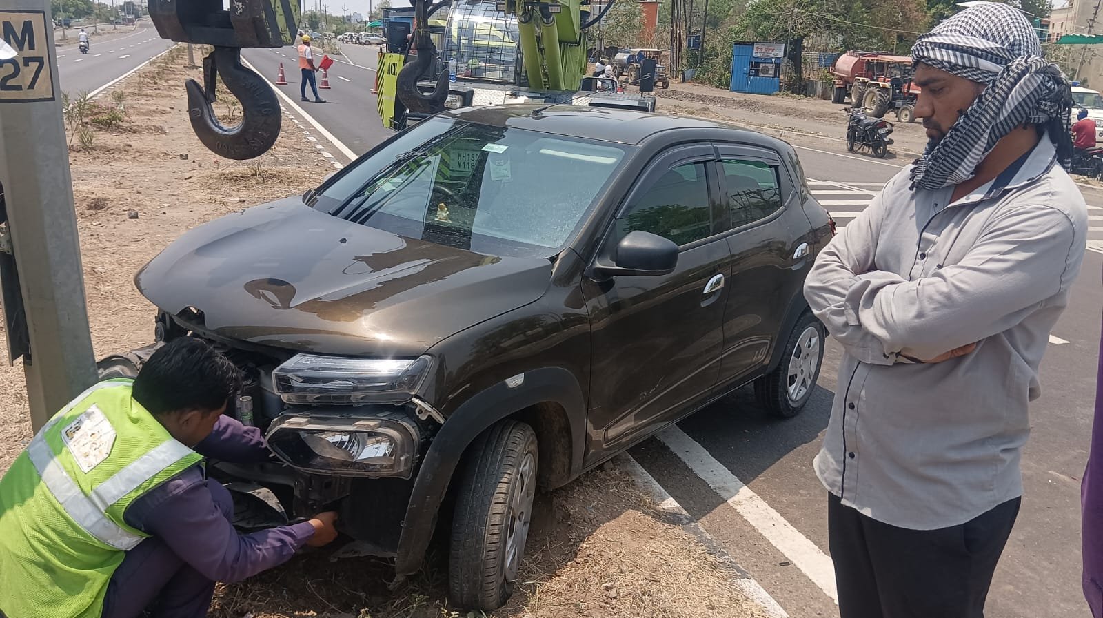 भुसावल में NH-53 पर भीषण सड़क हादसा: डंपर की टक्कर से कार चकनाचूर, चालक घायल | New India Times