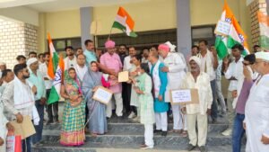 देवरी में किसानों की समस्याओं को लेकर कांग्रेस का जोरदार प्रदर्शन, राज्यपाल के नाम सौंपा ज्ञापन