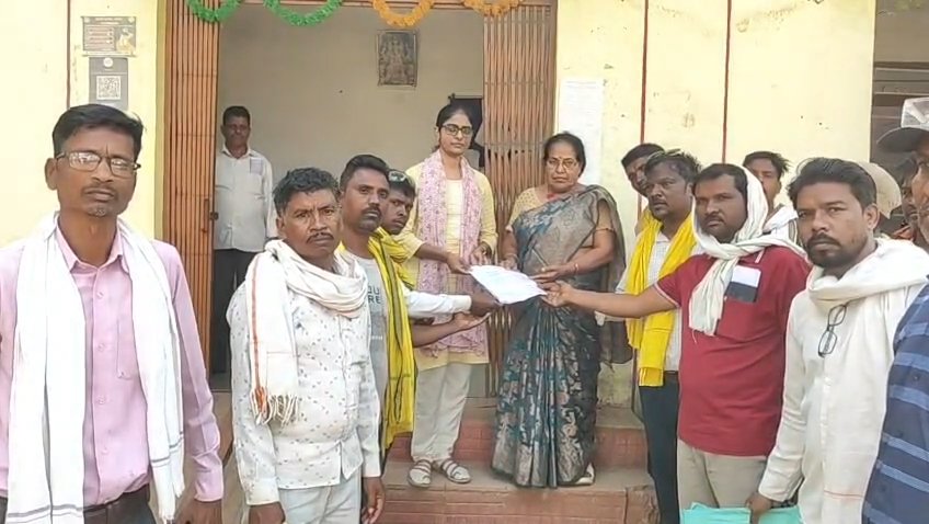 डब्ल्यूसीएल के सोलर प्लांट निर्माण पर रोक की मांग, भूमि जांच को लेकर एसडीएम को सौंपा ज्ञापन | New India Times