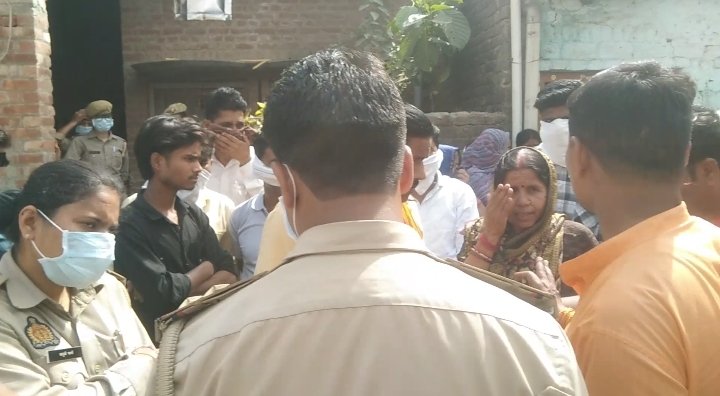 संदिग्ध हालात में अधेड़ महिला का शव बरामद, इलाके में फैली सनसनी | New India Times