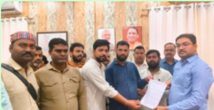 पत्रकार वेद प्रकाश शर्मा की संदिग्ध मौत पर उठा सवाल, निष्पक्ष जांच की मांग; राज्यपाल के नाम डीएम को सौंपा गया ज्ञापन | New India Times