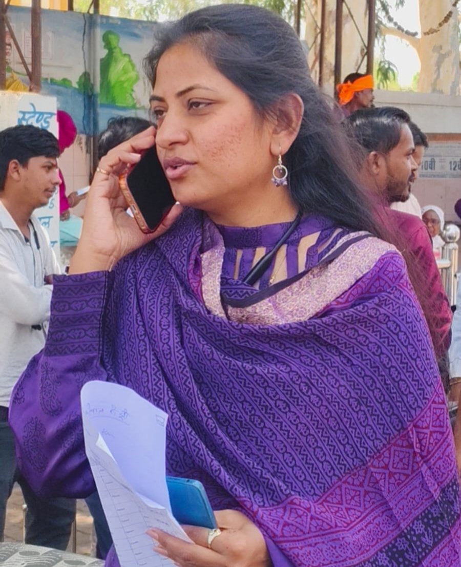 भीषण गर्मी में भी फील्ड पर सक्रिय मुख्य अधिकारी, घर-घर पहुंचकर लिया स्व-गणना का जायजा | New India Times